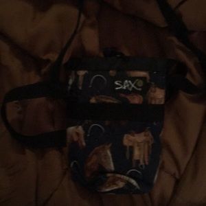 Insulated bag hold large bottles or thermos